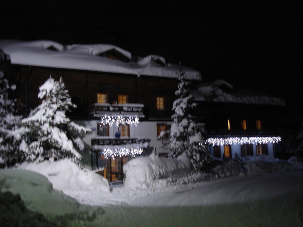Chalet Del Sole per gruppi Livigno Esterno foto