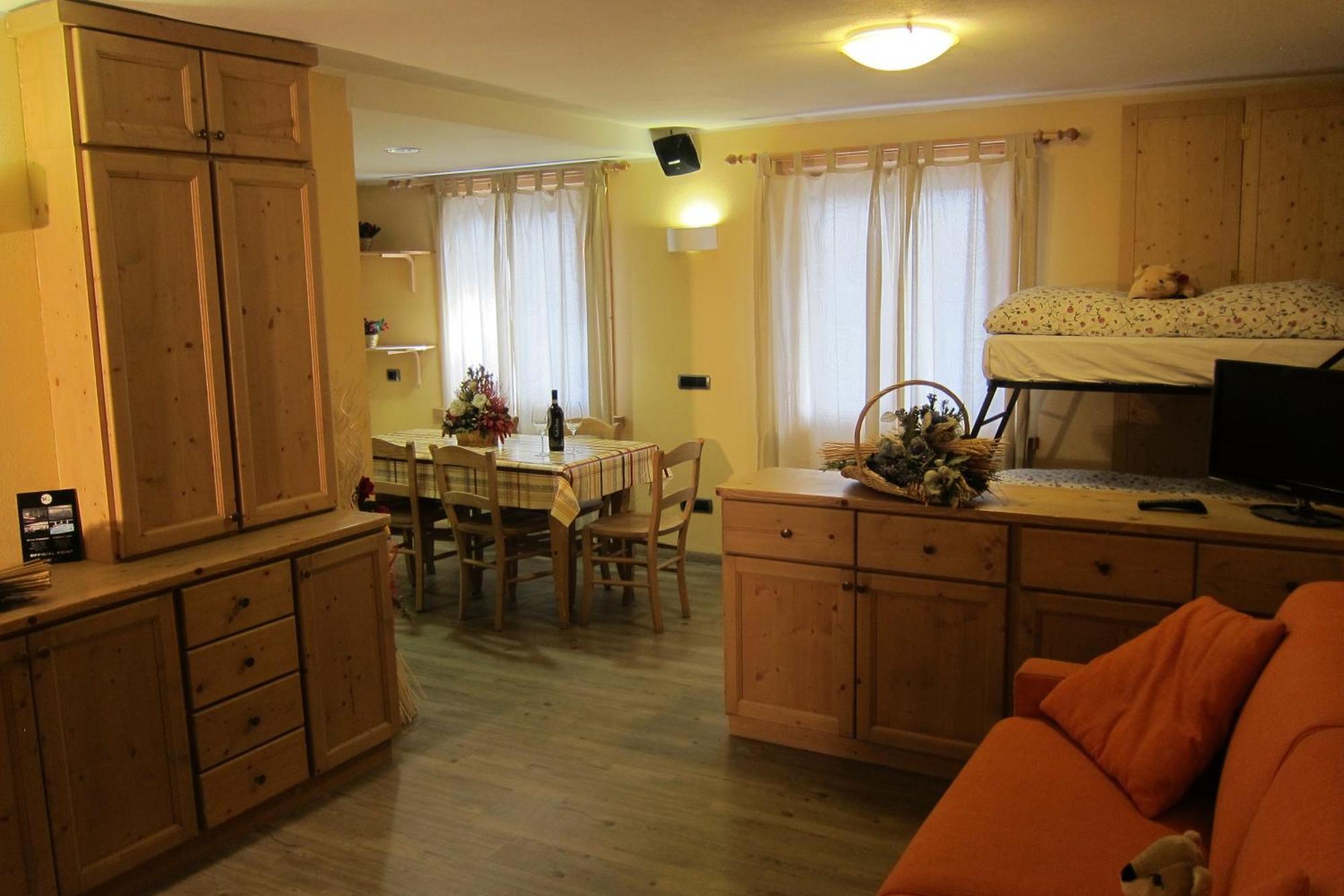 Chalet Del Sole per gruppi Livigno Esterno foto