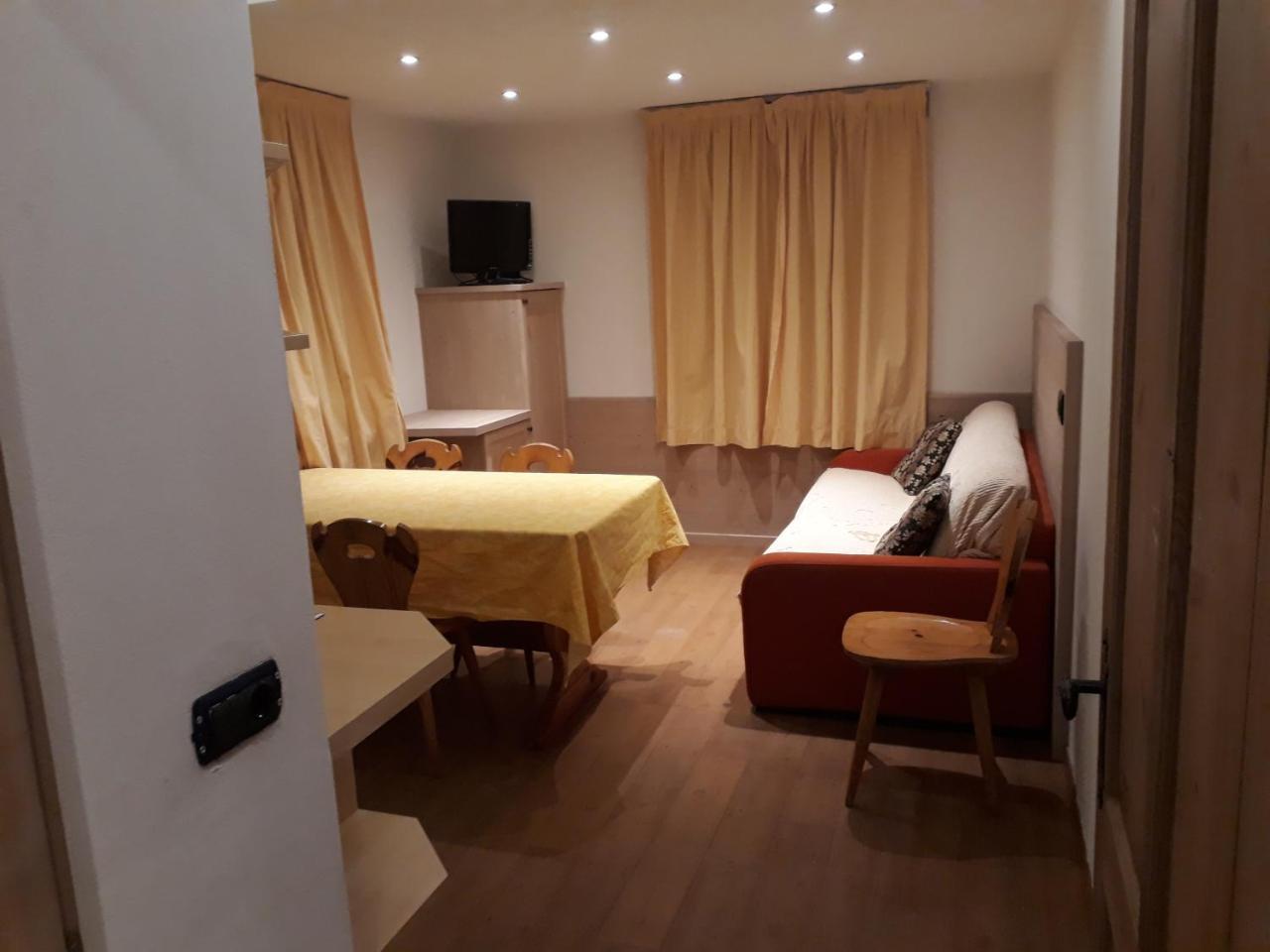 Chalet Del Sole per gruppi Livigno Esterno foto