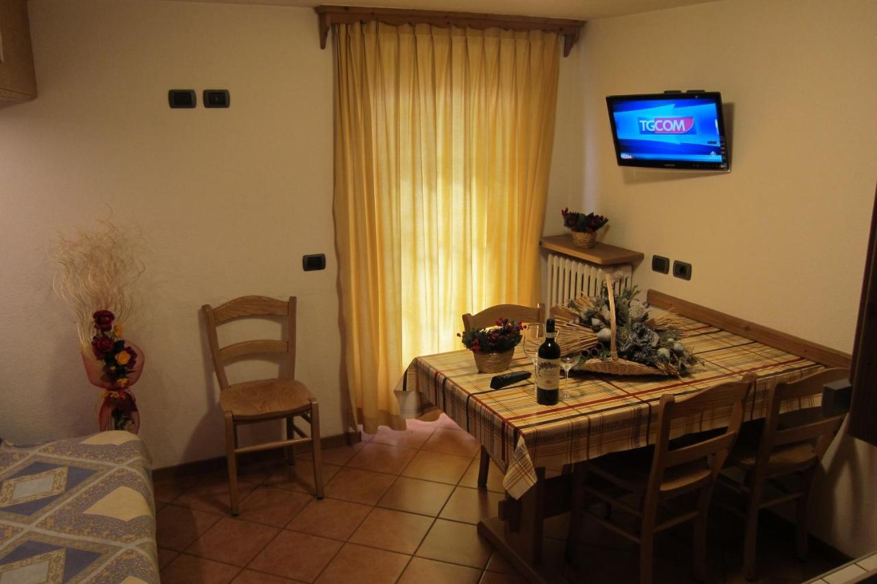 Chalet Del Sole per gruppi Livigno Camera foto